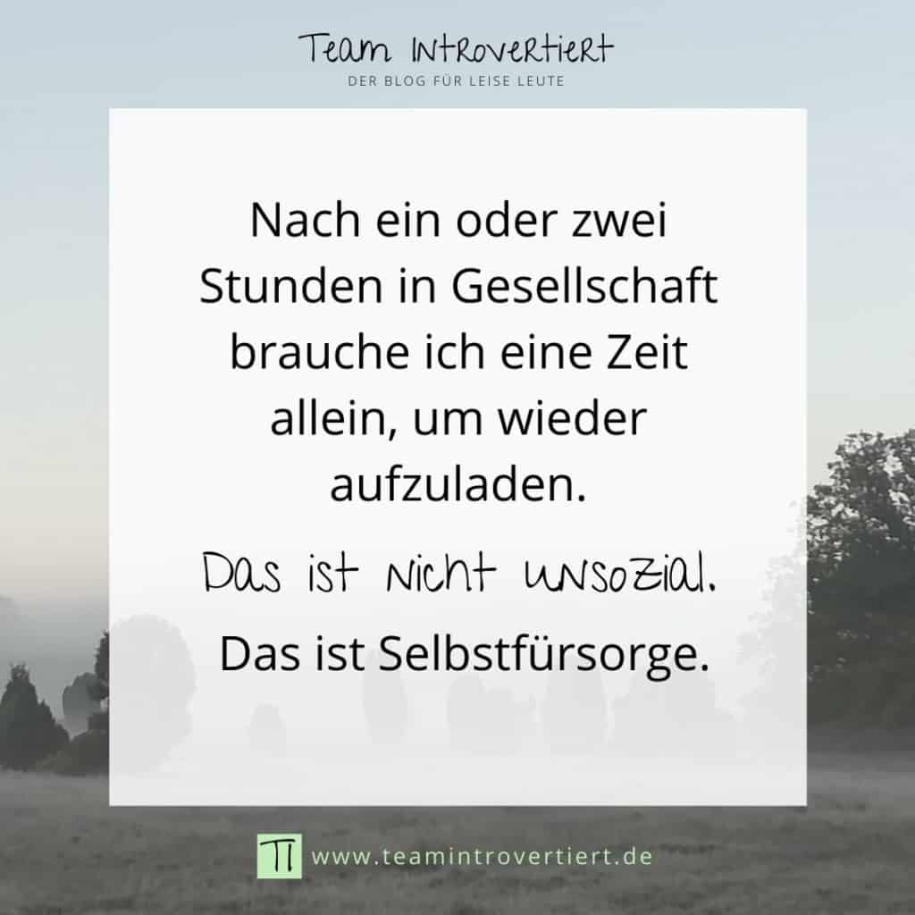 Nach ein oder zwei Stunden in Gesellschaft brauche ich eine Zeit allein, um wieder aufzuladen. Das ist nicht unsozial. Das ist Selbstfürsorge. | Team Introvertiert