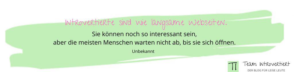 Grafik Zitat: Introvertiert sind wie langsame Webseiten. Sie können noch so interessant sein, aber die meisten Menschen warten nicht ab, bis sie sich öffnen. (Unbekannt) | Team Introvertiert